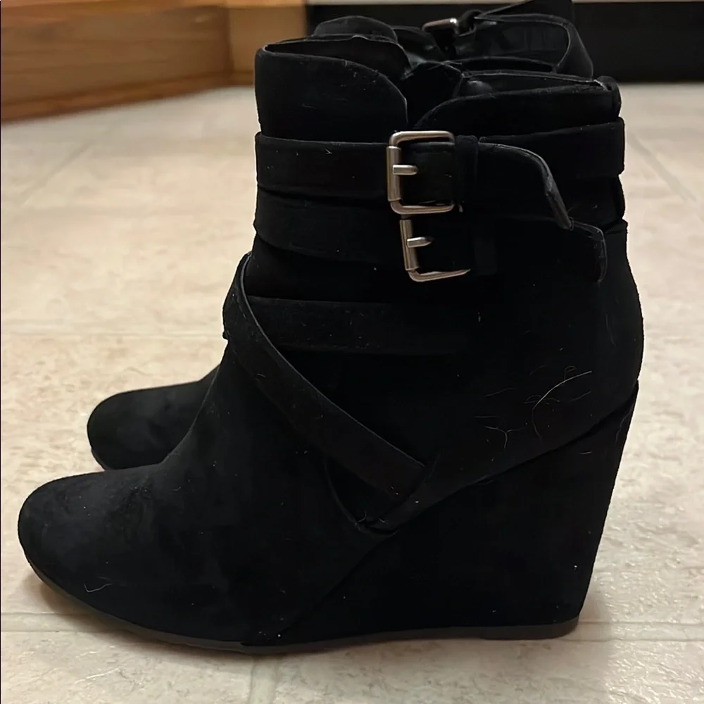 Black Heeled Boots with Wedge Heel and Decorative Strap - Picture 4 of 4
